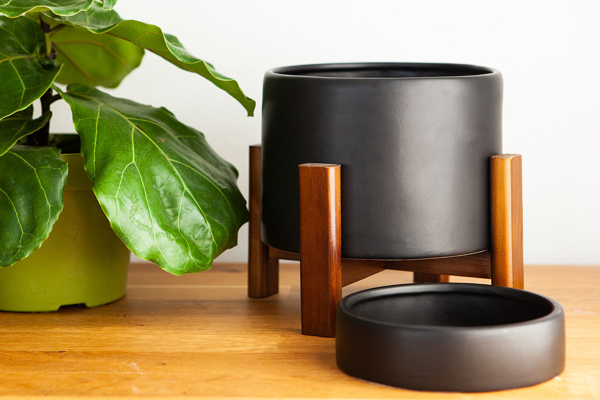 grill en kop Skabelse 7" Sonder Ceramic Planter Pot | Wood Stand and Unique Hidden Drip Tray -  BLACK – Beluga Ventures